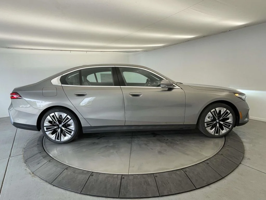 New 2027 Gray BMW 530i xDrive image 6