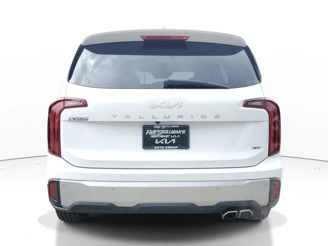 Used 2023 White Kia S image 5