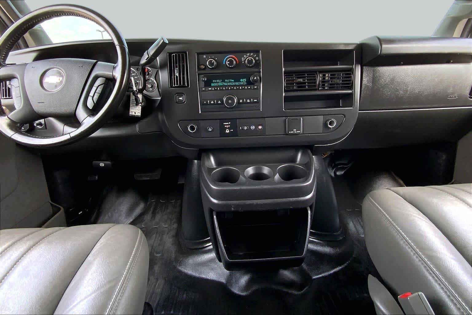 Used 2023 Summit White Chevrolet  image 15