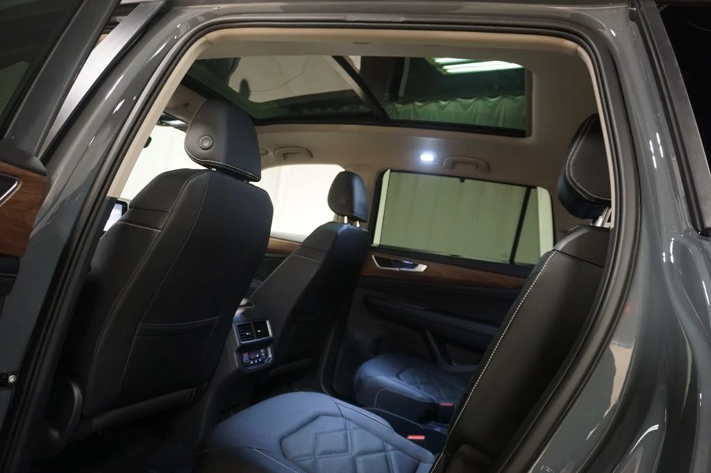 New 2026 Pure Gray Volkswagen 2.0T SE w/Technology image 31