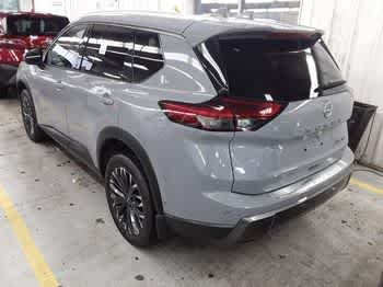 Used 2025 Boulder Gray Pearl Nissan SL image 4