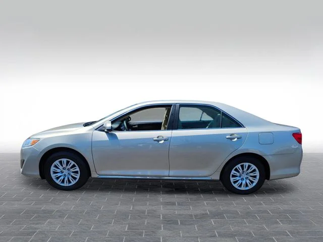 Used 2013 Beige Toyota LE image 6