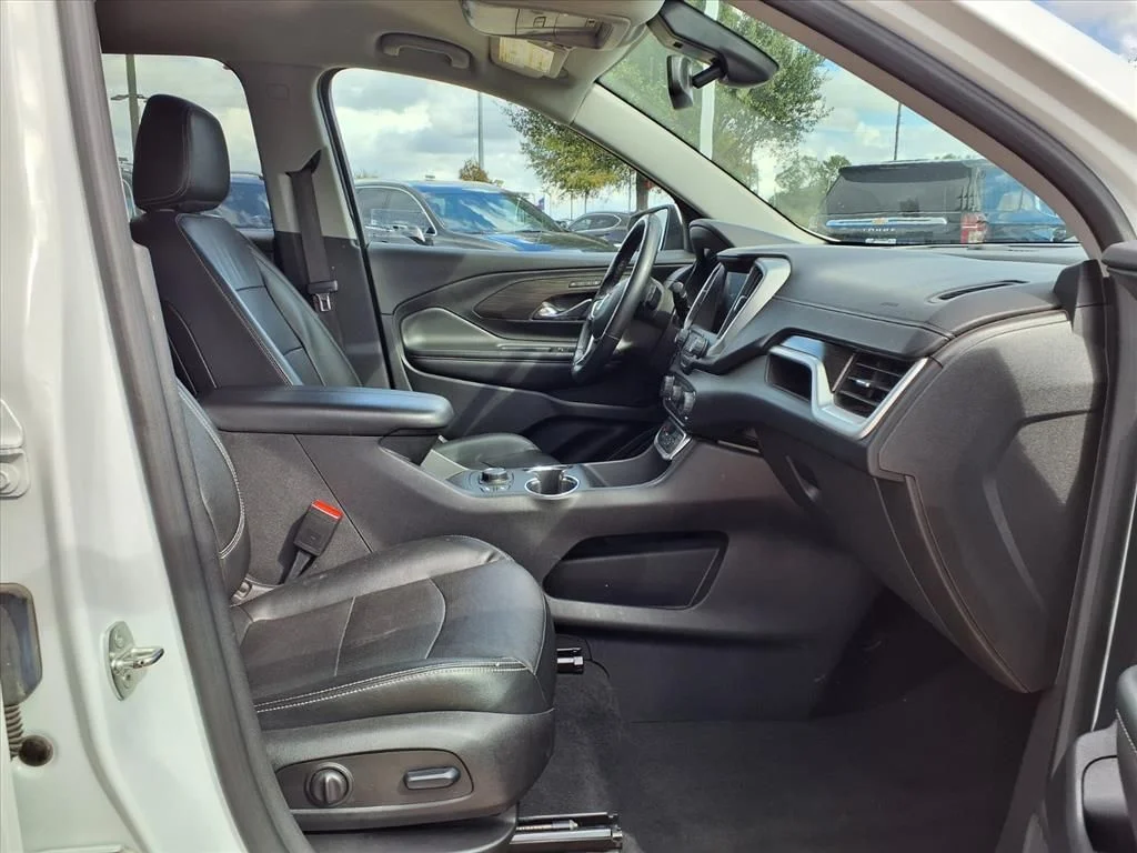 Used 2023 White GMC SLT image 6