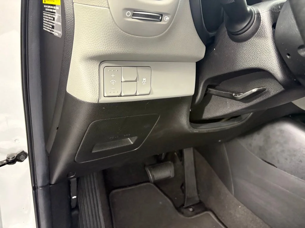 Used 2015 Silver Kia Plus image 16