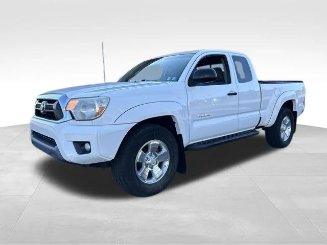 Used 2013 White Toyota Base image 1