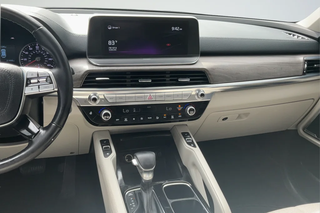 Used 2022 Black Kia EX image 16