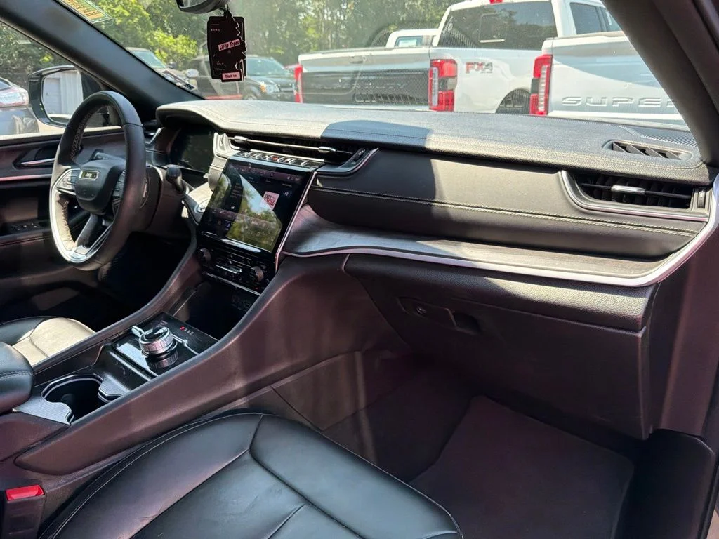 Used 2024 Metallic Jeep Limited image 18