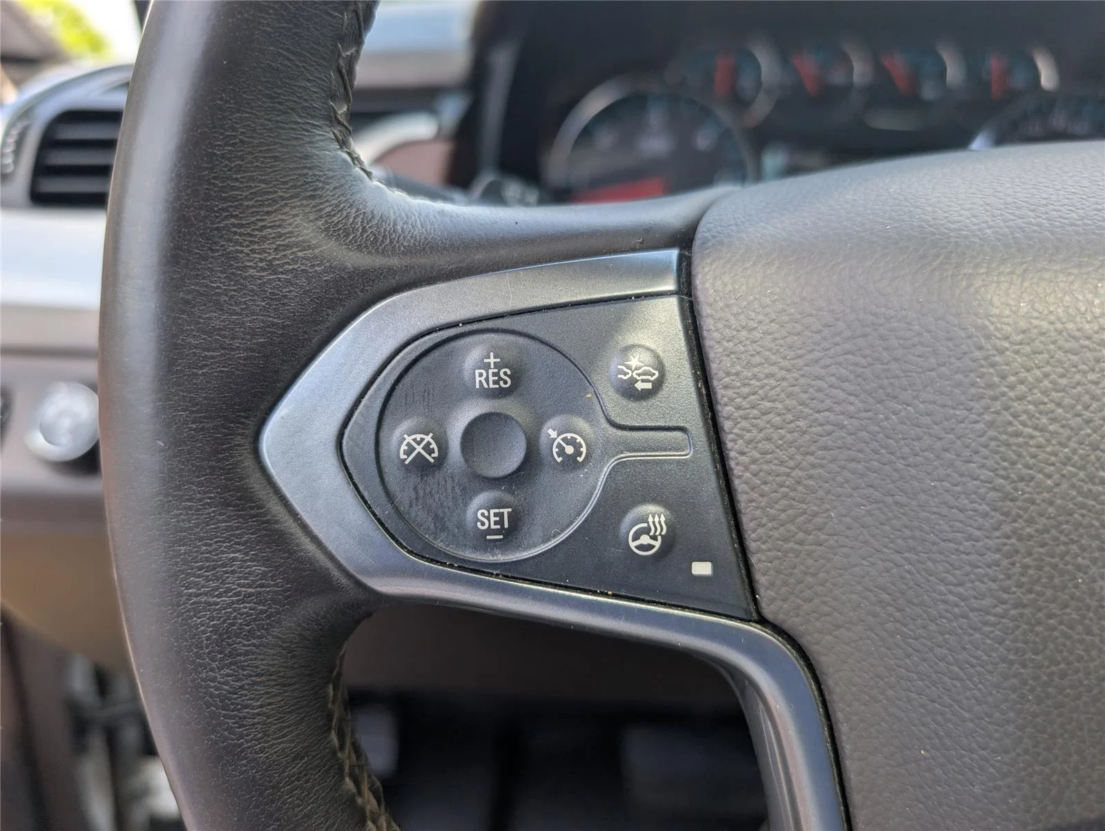 Used 2016 Iridescent Pearl Tricoat Chevrolet LTZ image 35