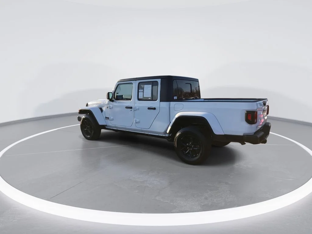 Used 2022 White Jeep Altitude image 6