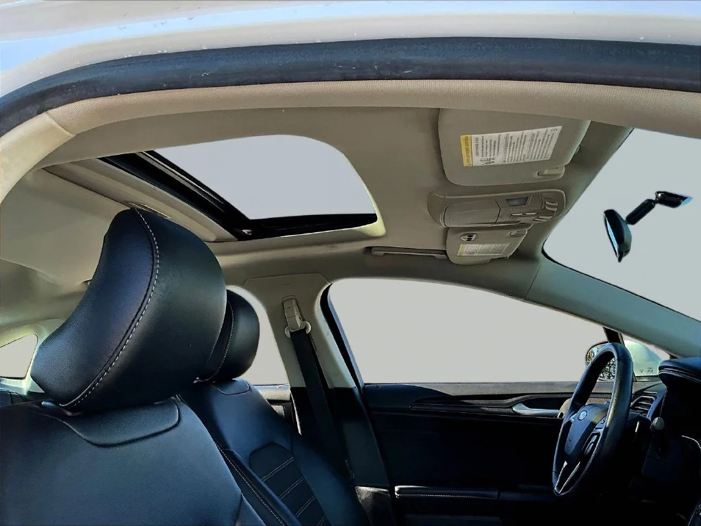 Used 2018 Oxford White Ford SE image 31