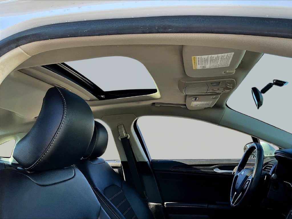 Used 2018 White Ford SE image 31