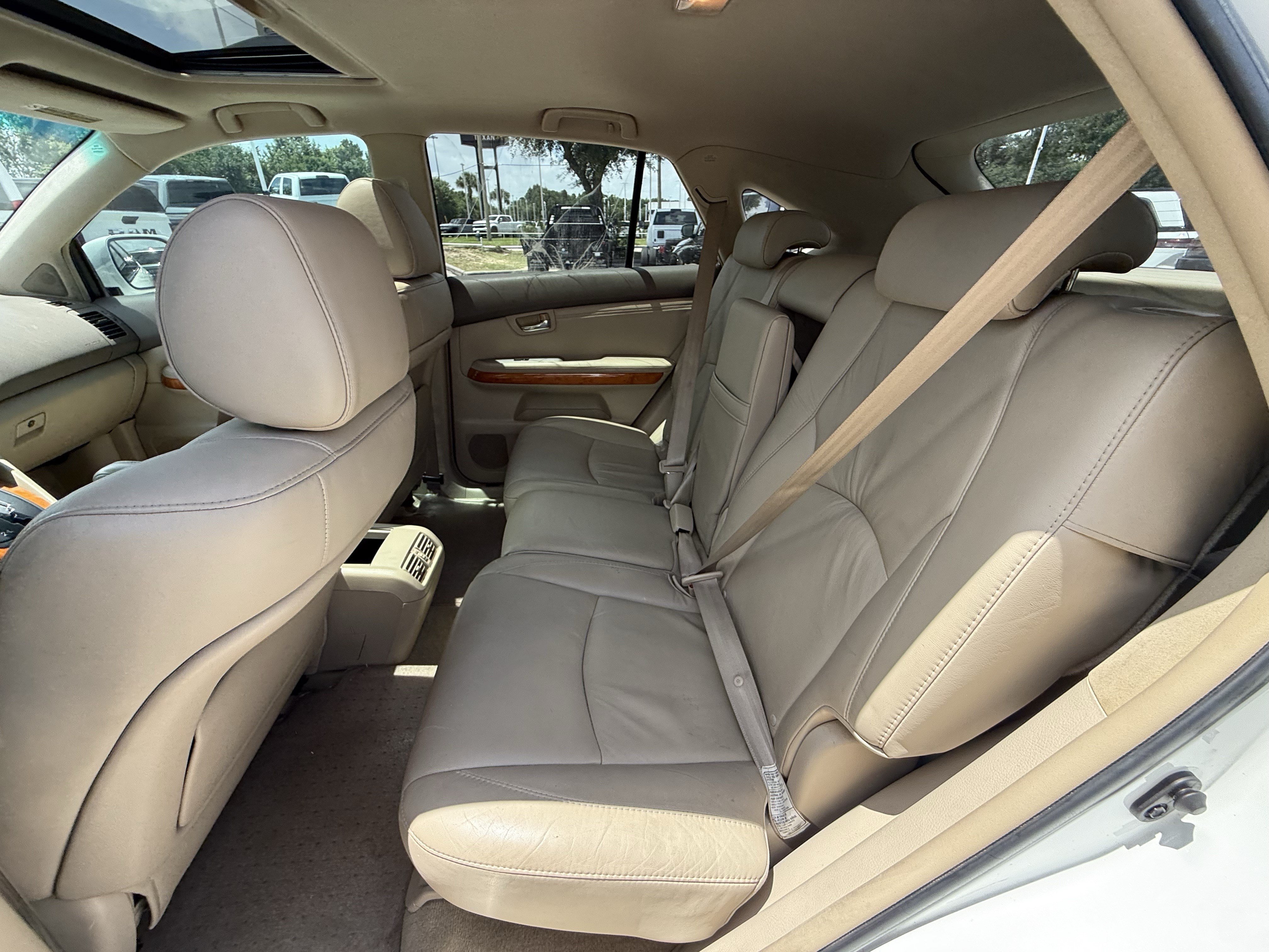 Used 2008 White Lexus  image 29