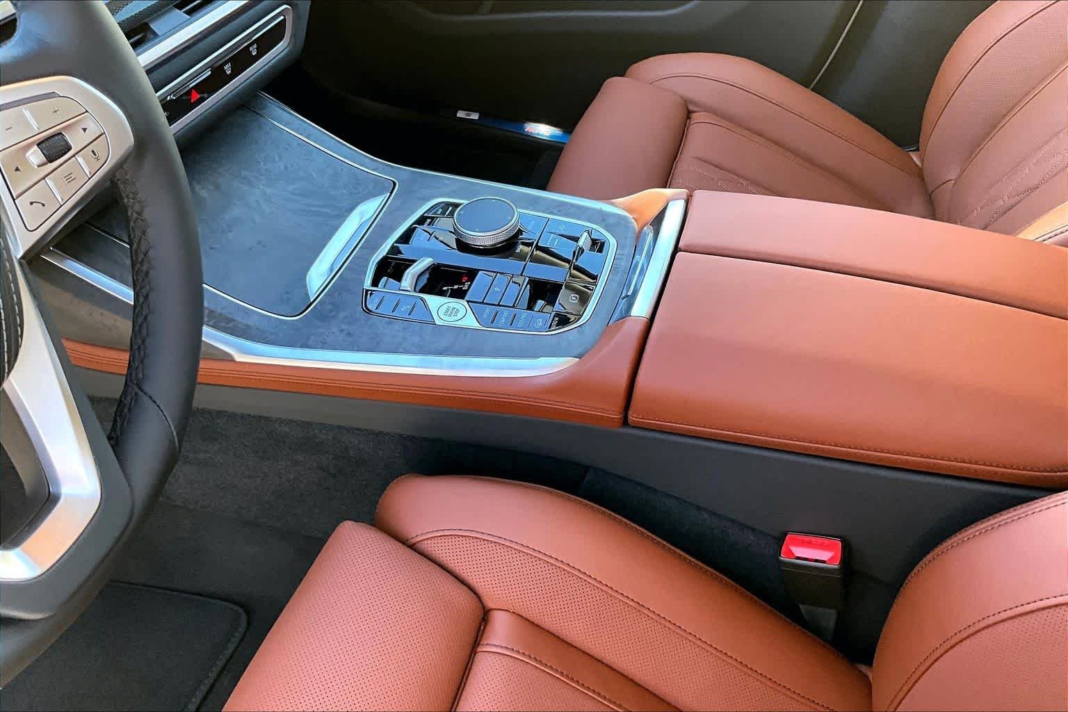 New 2026 Mineral White Metallic BMW xDrive40i image 7