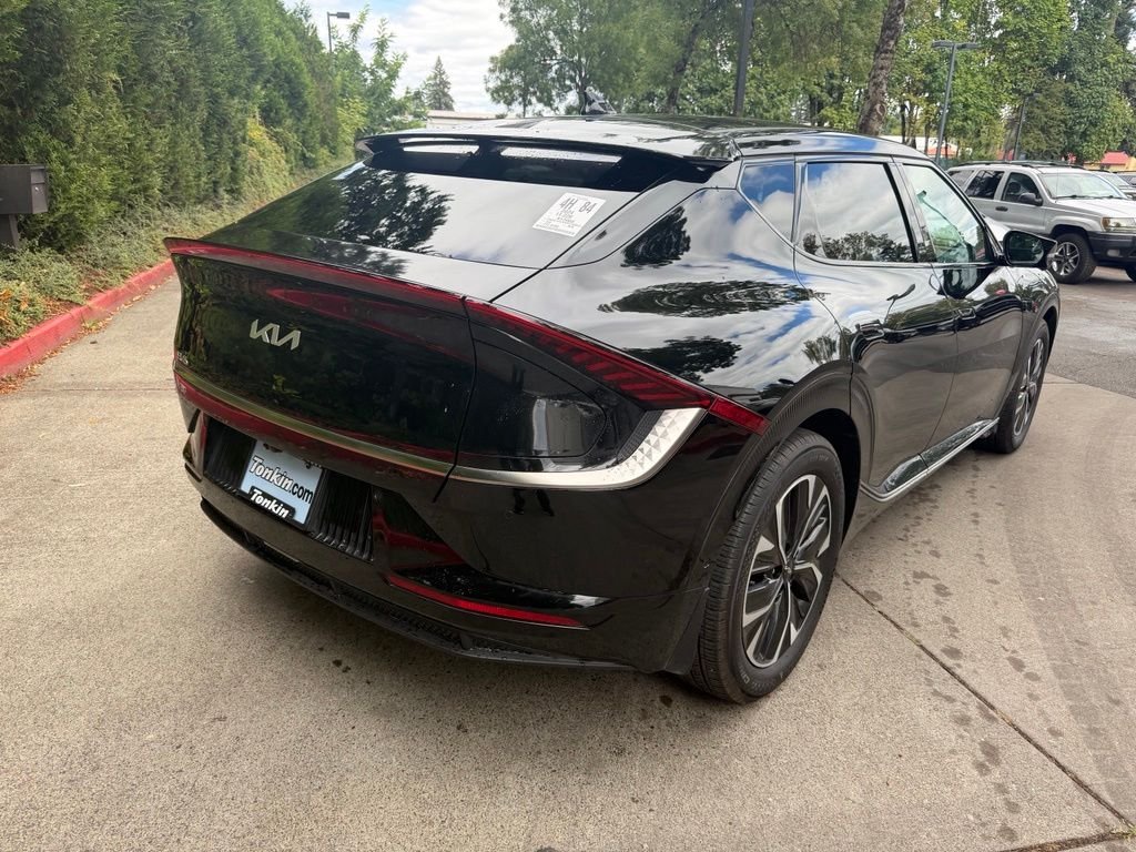 Used 2024 Aurora Black Pearl Kia Wind image 4
