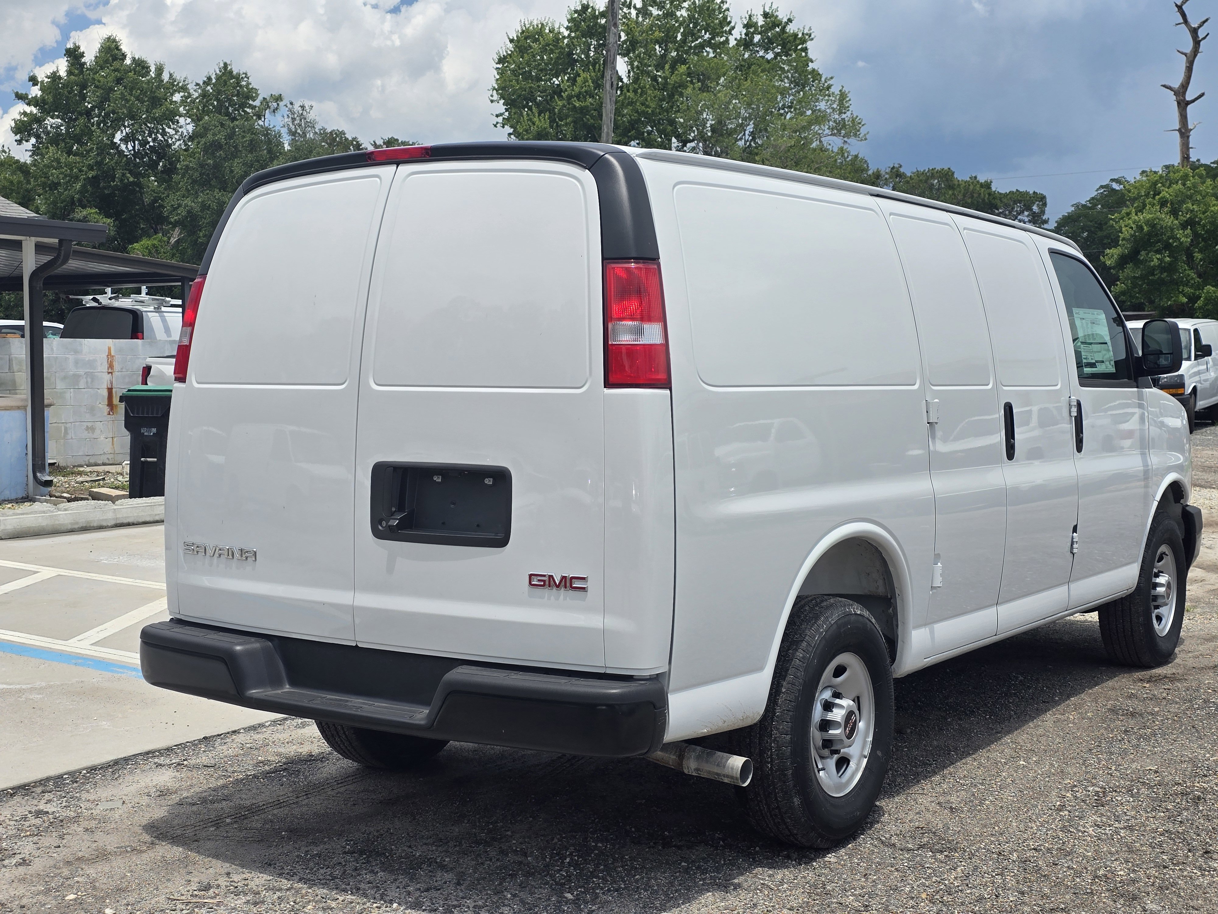 2025 GMC Savana Cargo Work Van - Photo 9