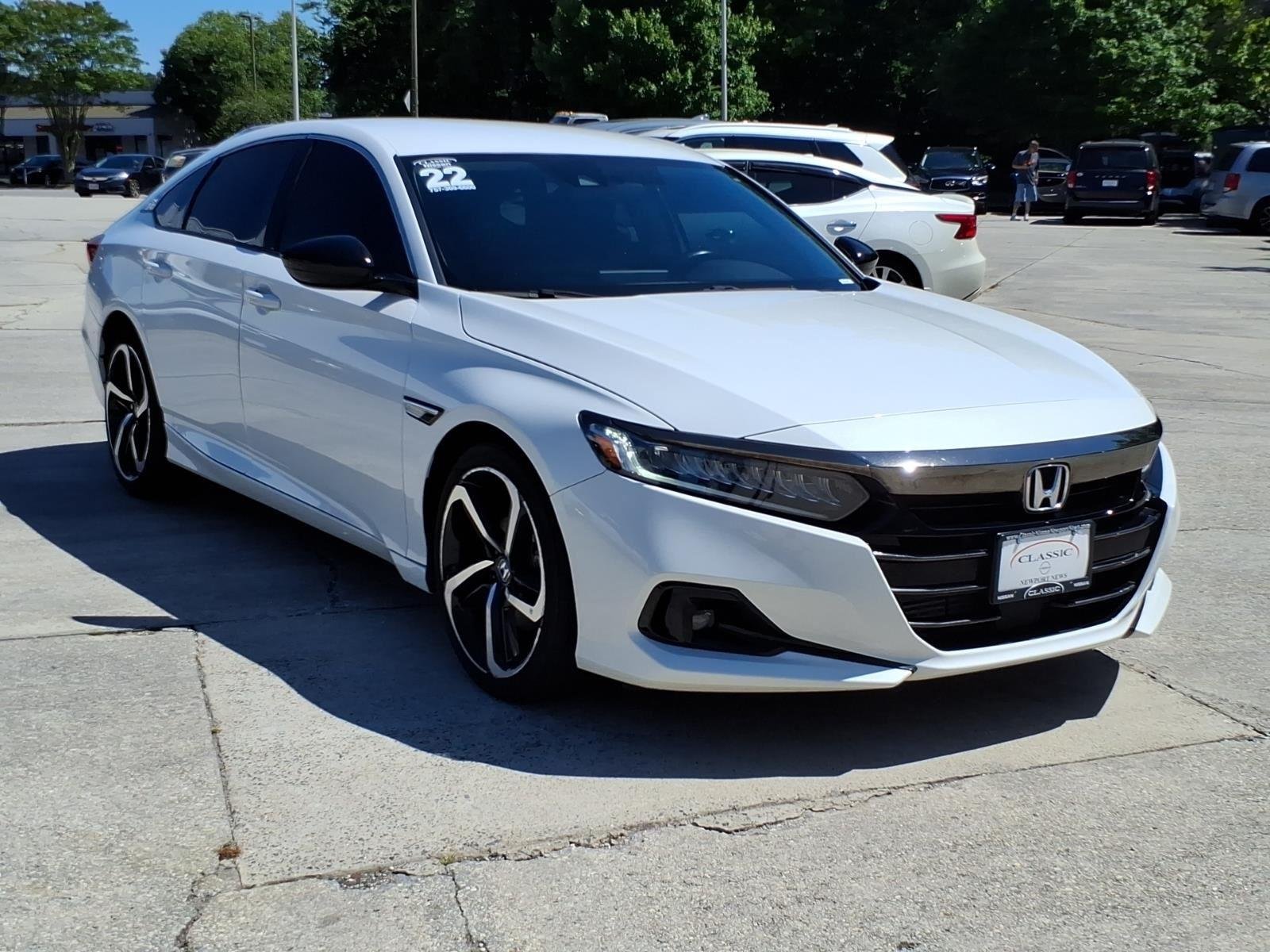 Used 2022 Platinum White Pearl Honda Sport SE image 5