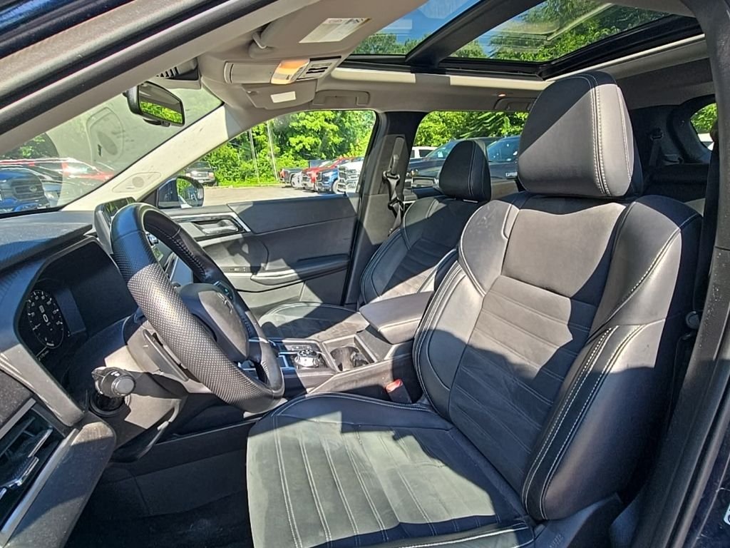 Used 2024 Blue Mitsubishi SE image 14
