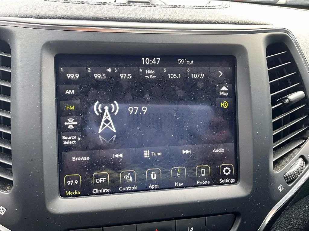 Used 2023 Black Jeep Altitude image 31