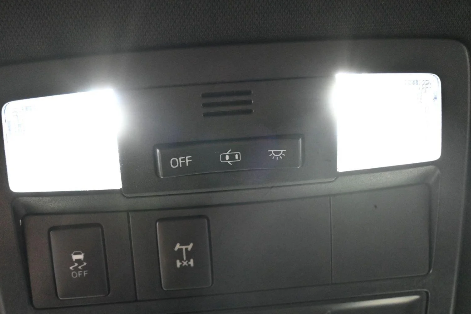 Used 2018 Super White Toyota TRD Off Road image 28