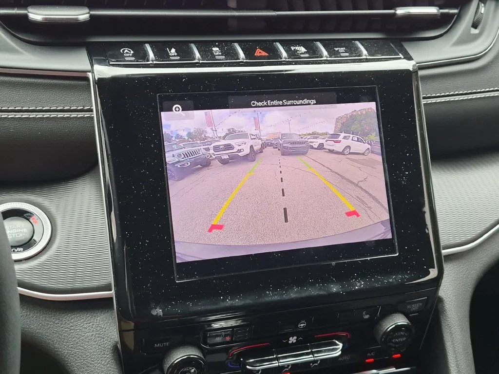 Used 2025 Black Jeep Altitude X image 18