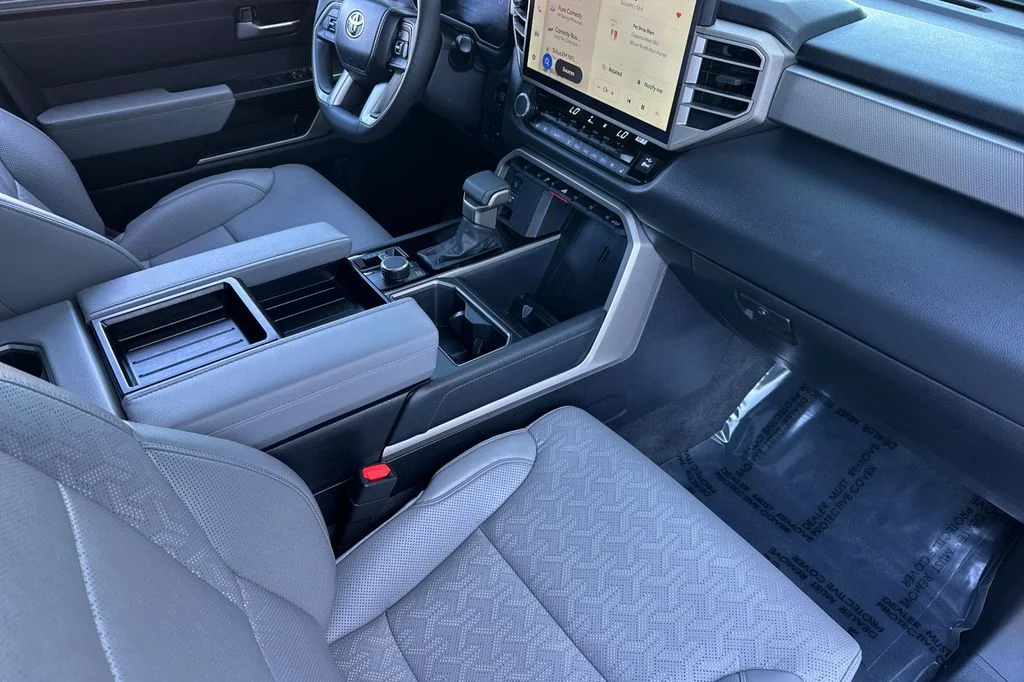 2025 Toyota Tundra Limited - Photo 17