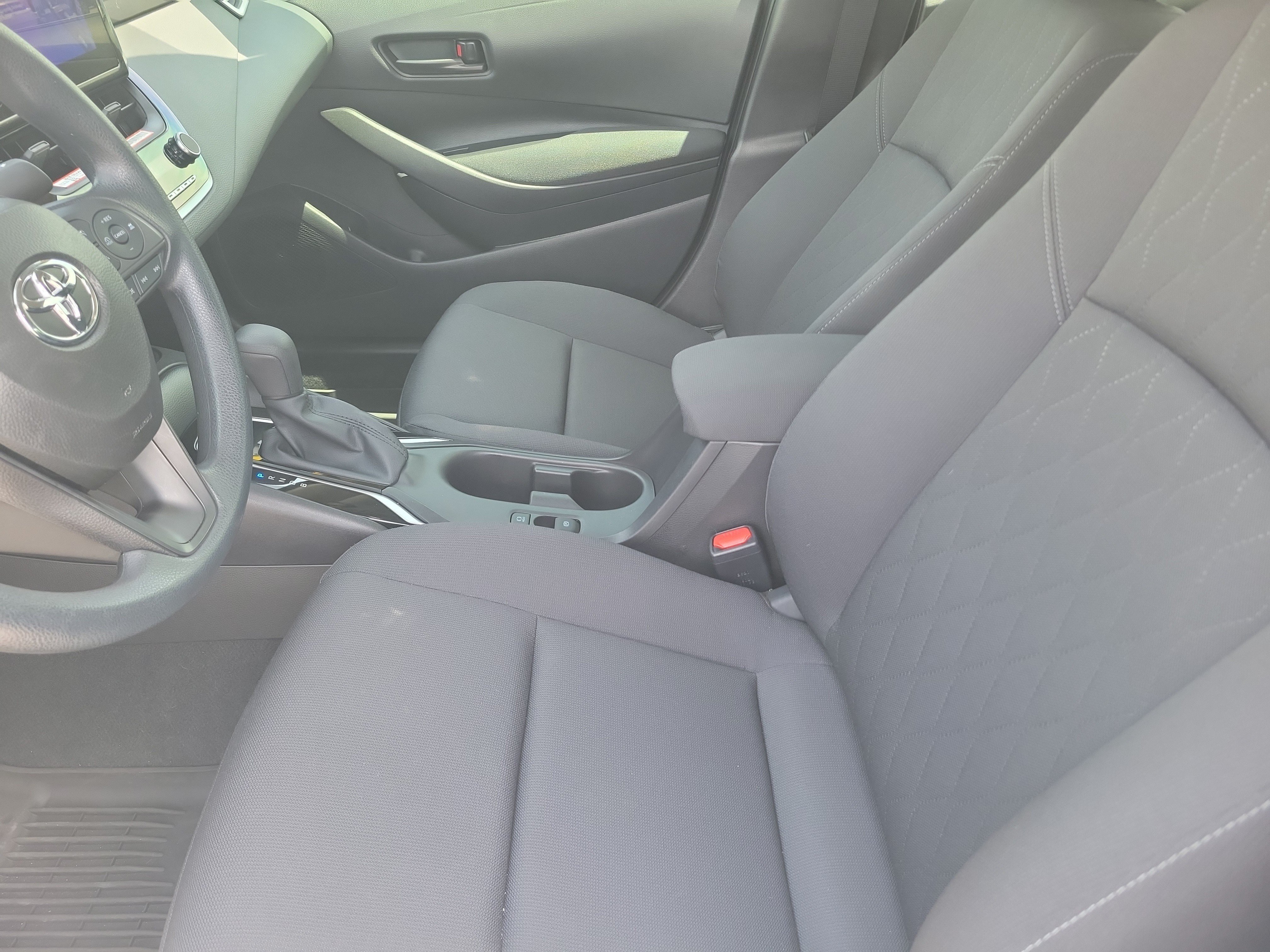 Used 2025 Pearl Toyota LE image 18