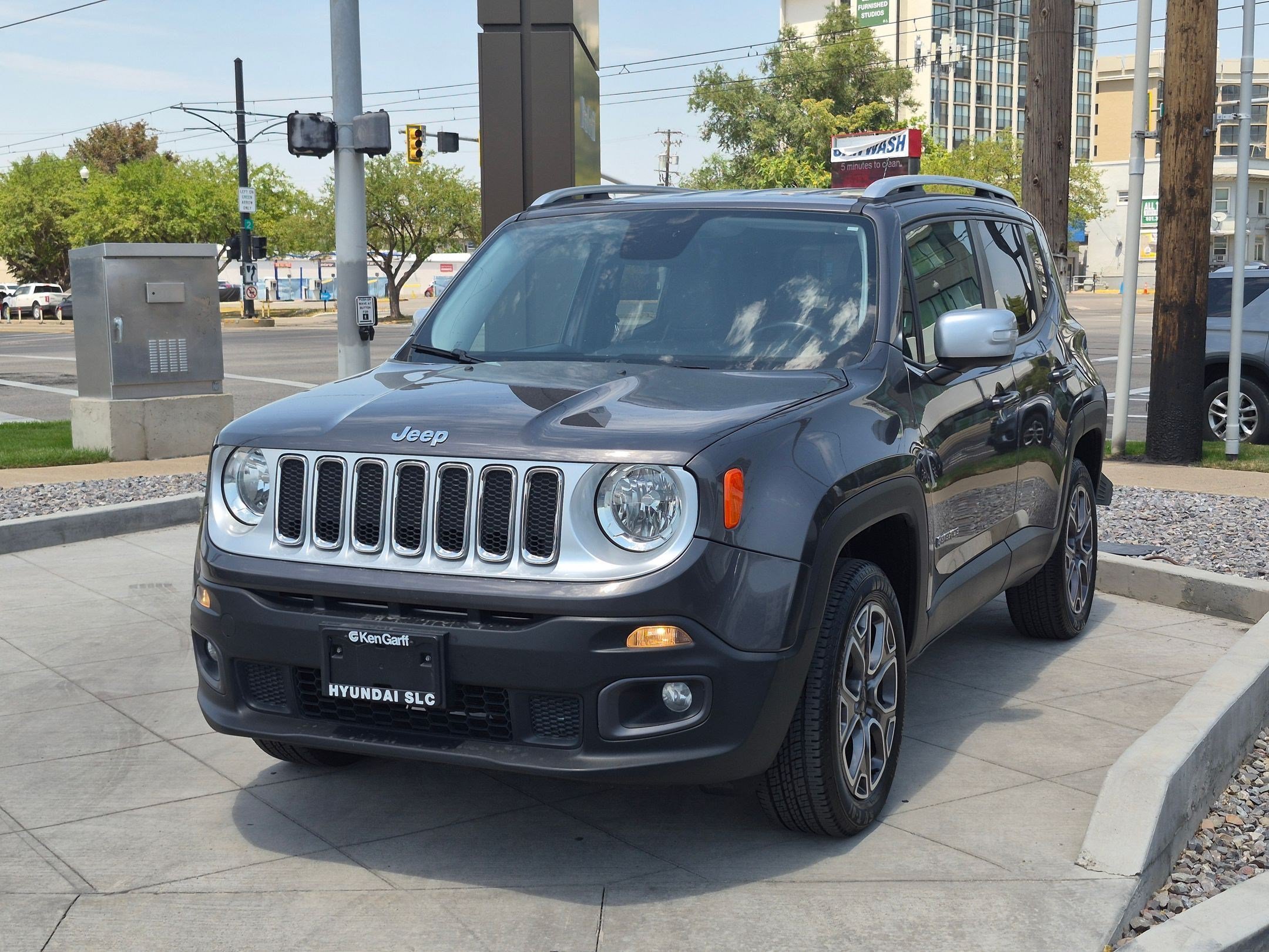 Used 2017 Granite Crystal Metallic Clearcoat Jeep Limited image 8