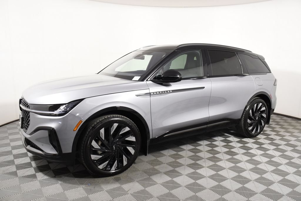 Used 2025 Lincoln Nautilus Reserve with VIN 5LMPJ8KA2SJ908634 for sale in Richfield, Minnesota