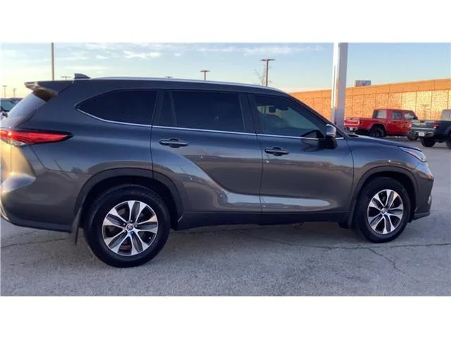 Used 2023 Magnetic Gray Metallic Toyota XLE Front-Wheel Drive image 2