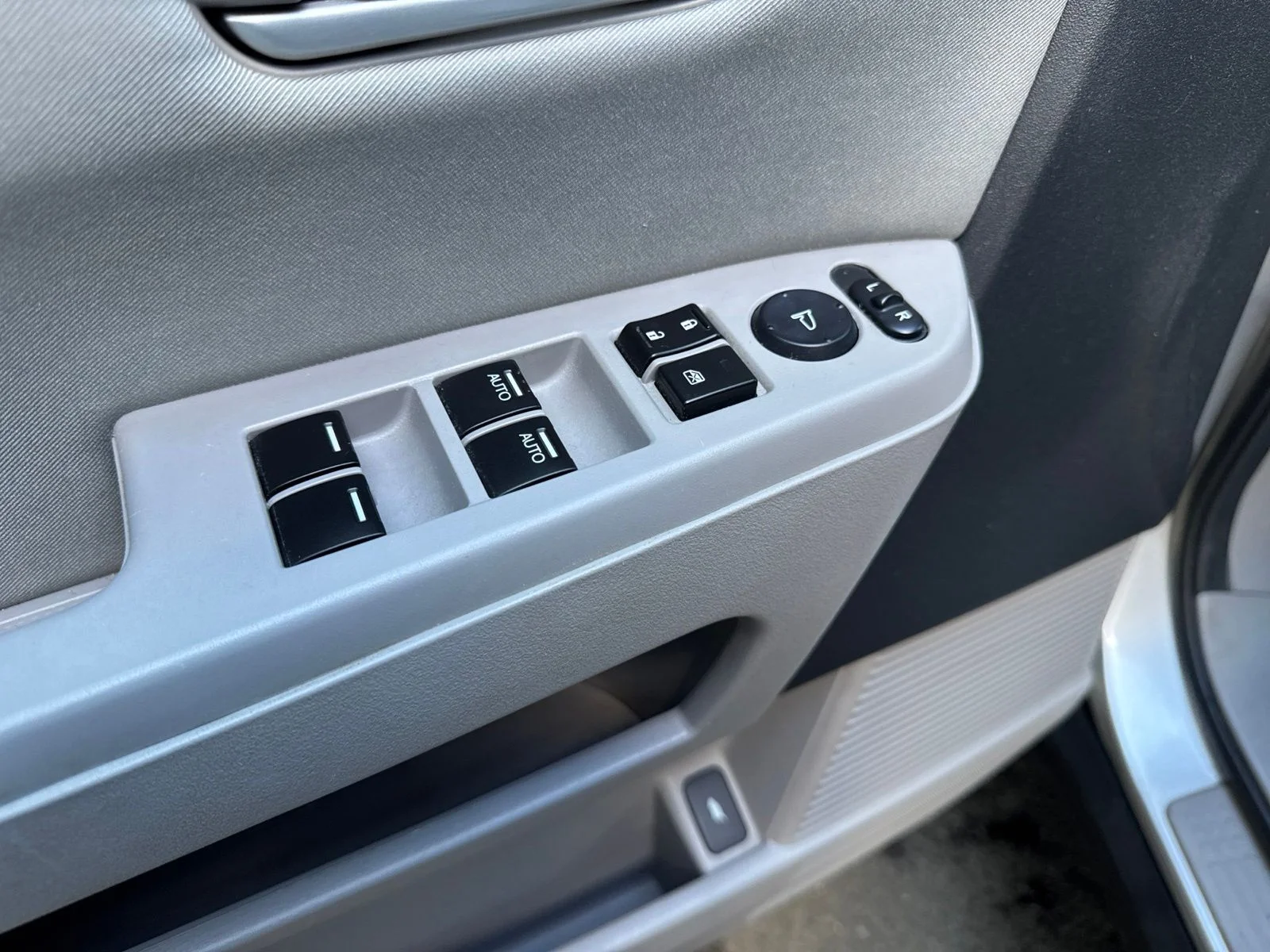 Used 2010 Silver Honda LX image 20