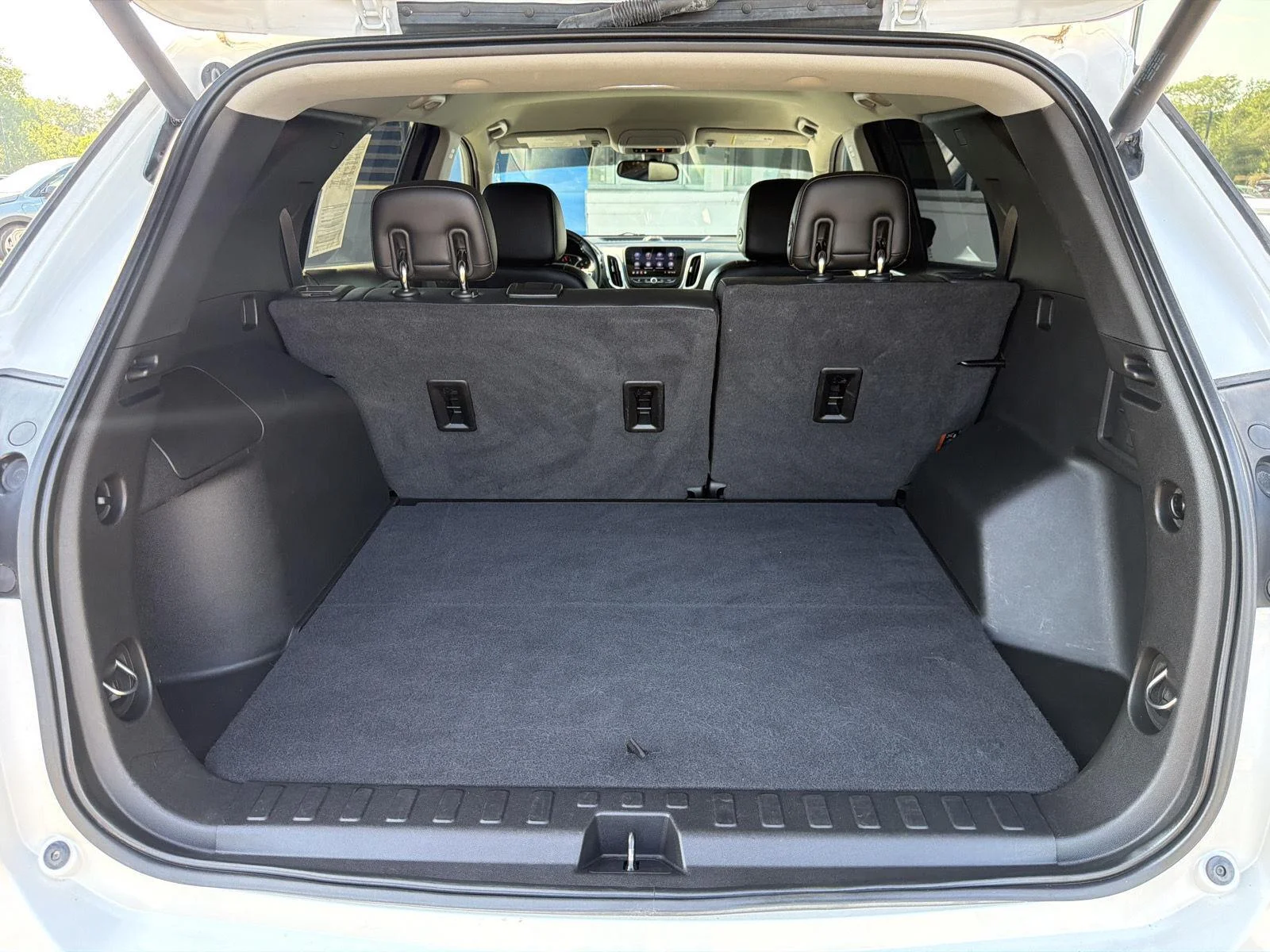 Used 2019 Iridescent Pearl Tricoat Chevrolet Premier image 41
