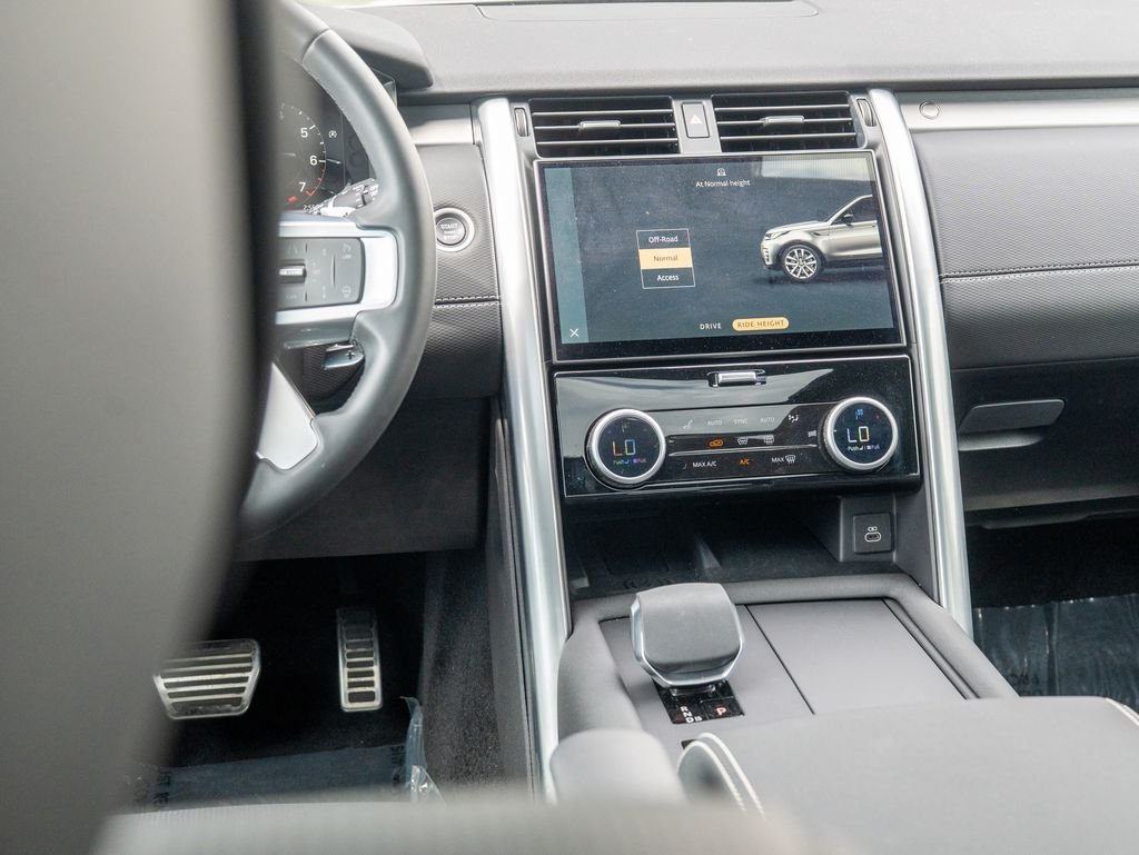 Used 2025 Gray Land Rover Dynamic SE image 21