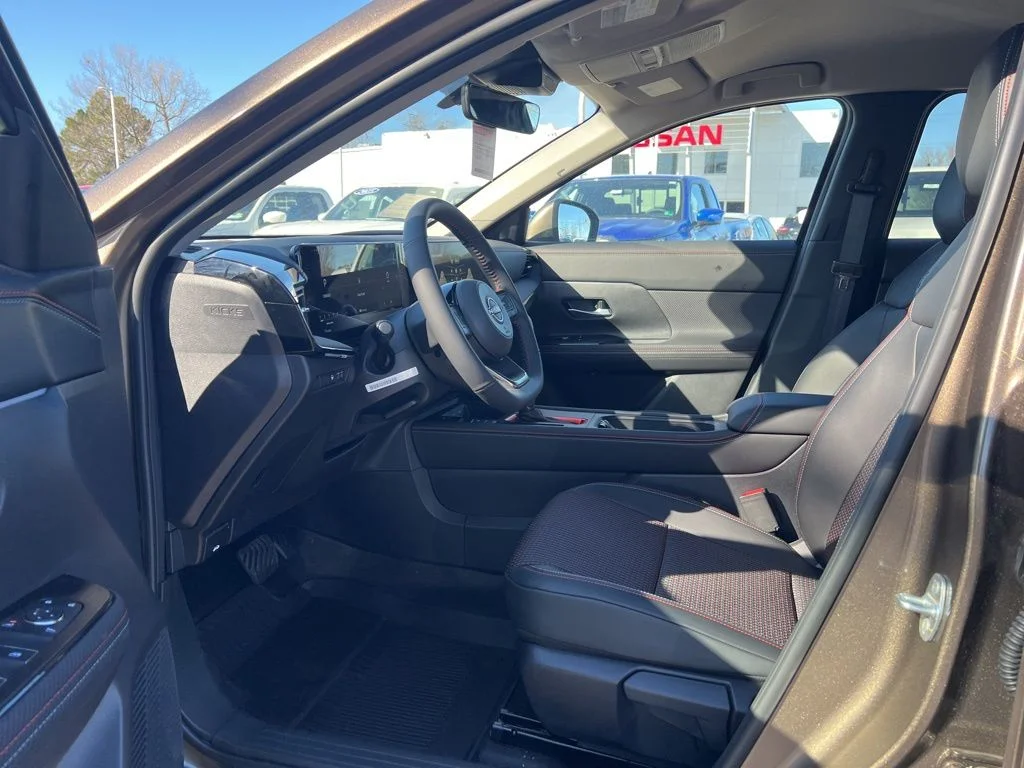 New 2025 Canyon Bronze Metallic Nissan SR image 13