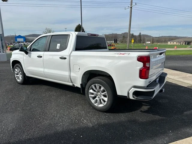 Used 2022 Summit White Chevrolet Custom image 4