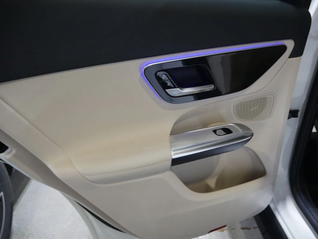 New 2026 Polar White Mercedes-Benz GLC 300 image 20