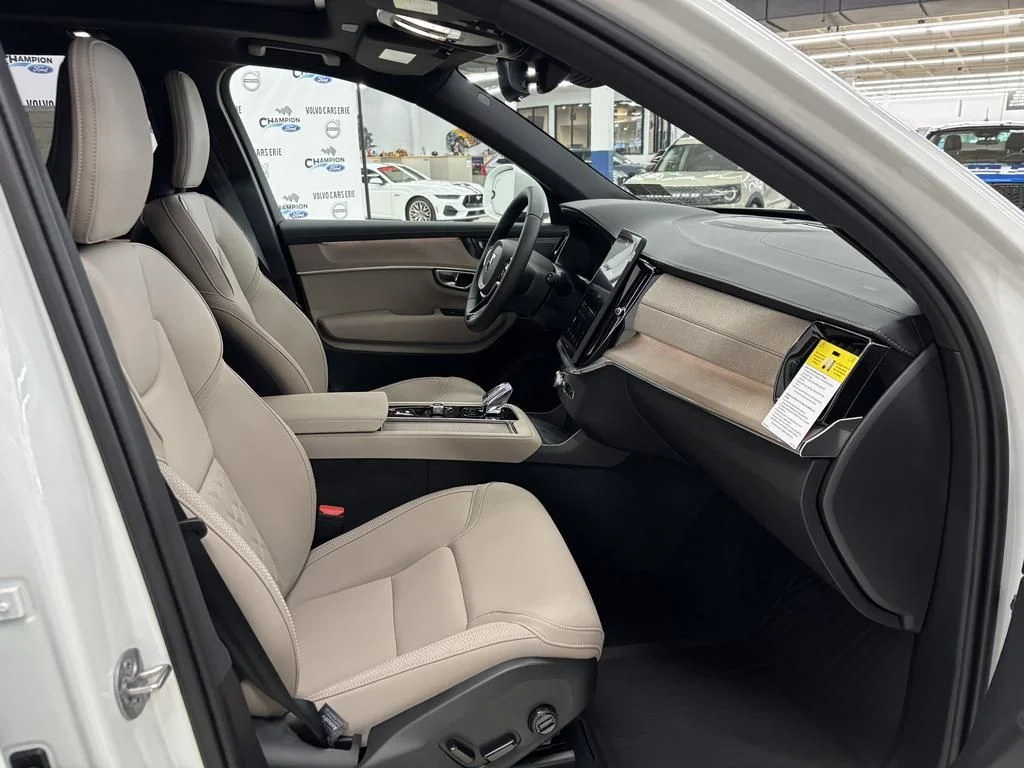 2026 Volvo XC90 Plus - Photo 16