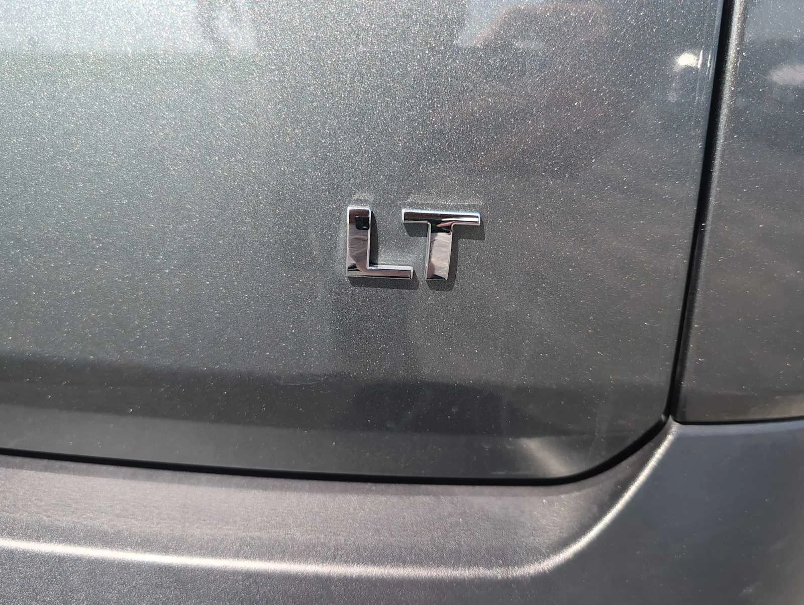 Used 2023 Silver Sage Metallic Chevrolet LT Cloth image 31