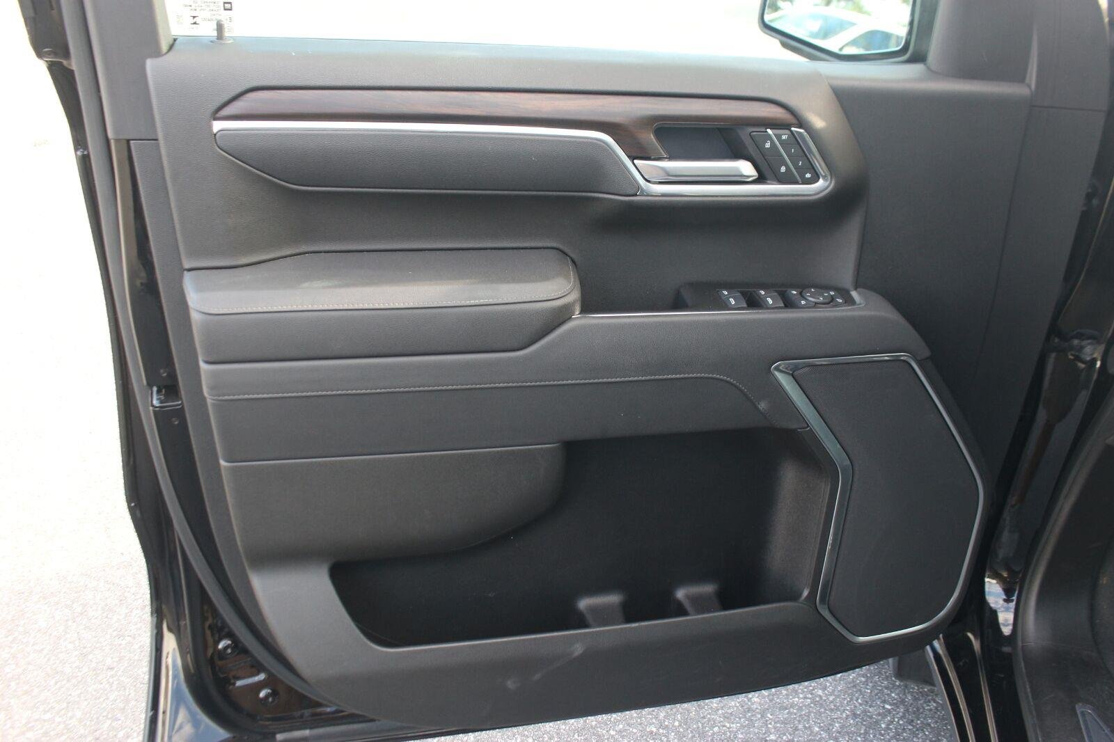 Used 2025 Onyx Black GMC SLT image 14