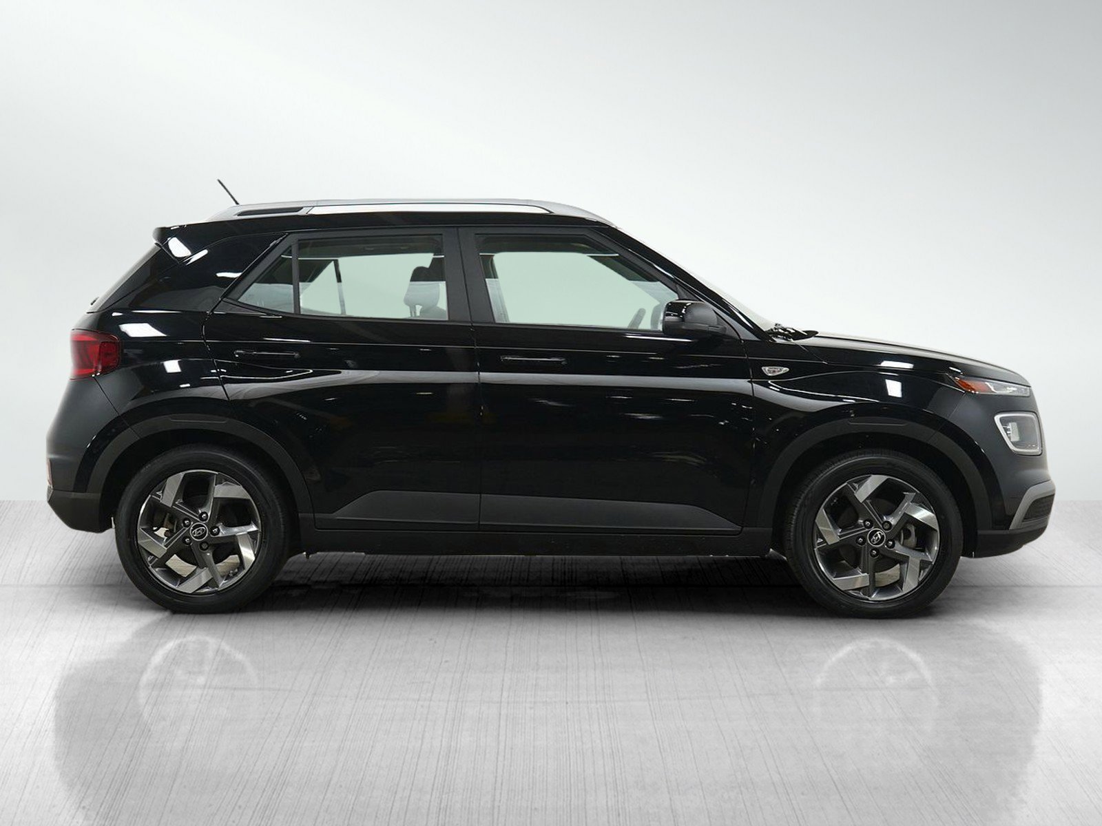 2023 Hyundai Venue SEL - Photo 6