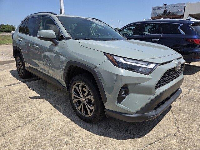 Used 2022 Lunar Rock Toyota XLE Premium image 3