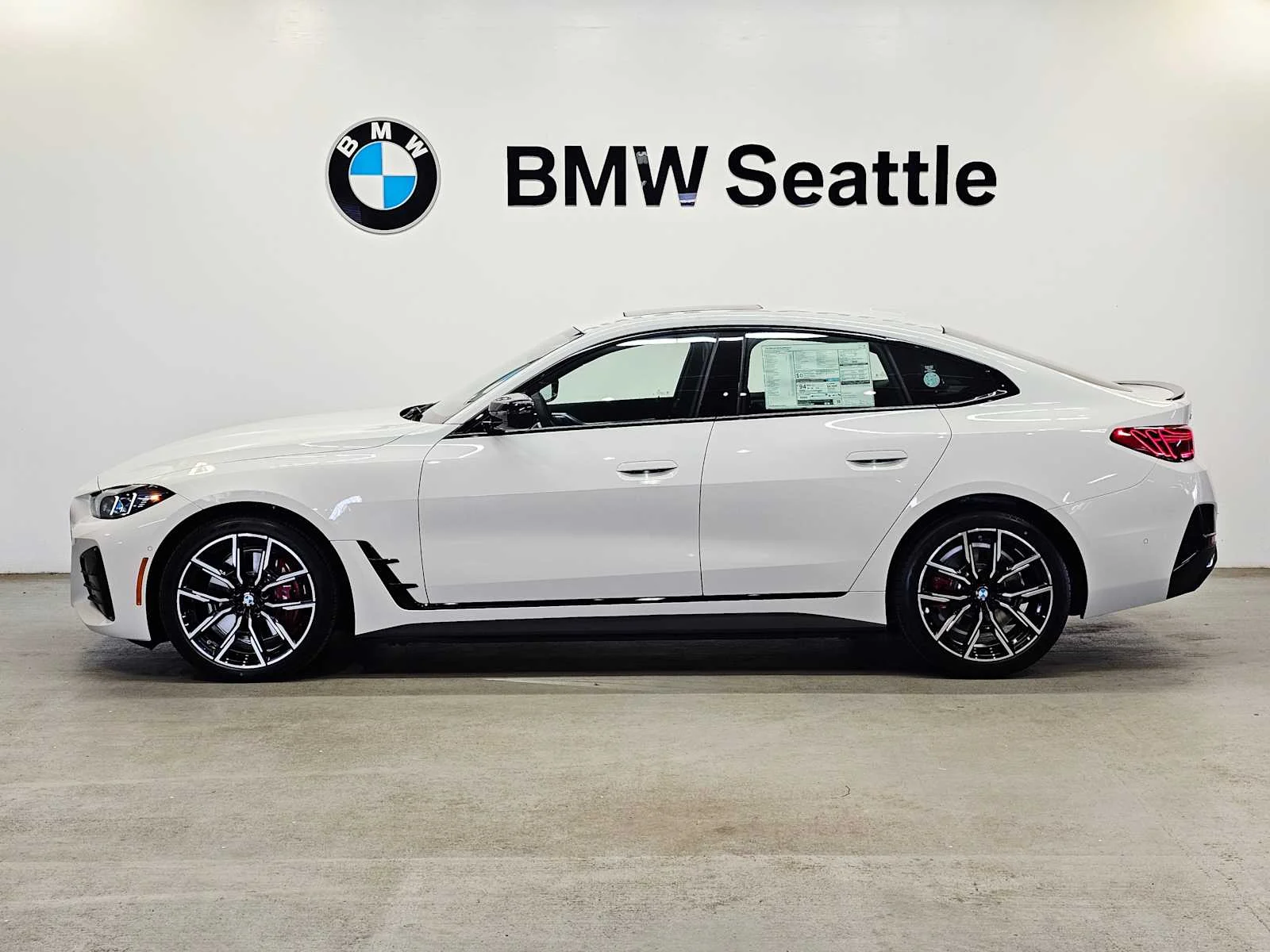 New 2026 Alpine White BMW xDrive40 image 3
