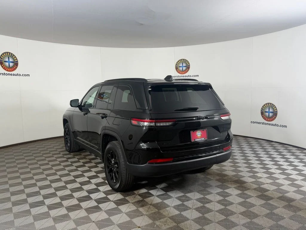Used 2025 Diamond Black Jeep Altitude image 6
