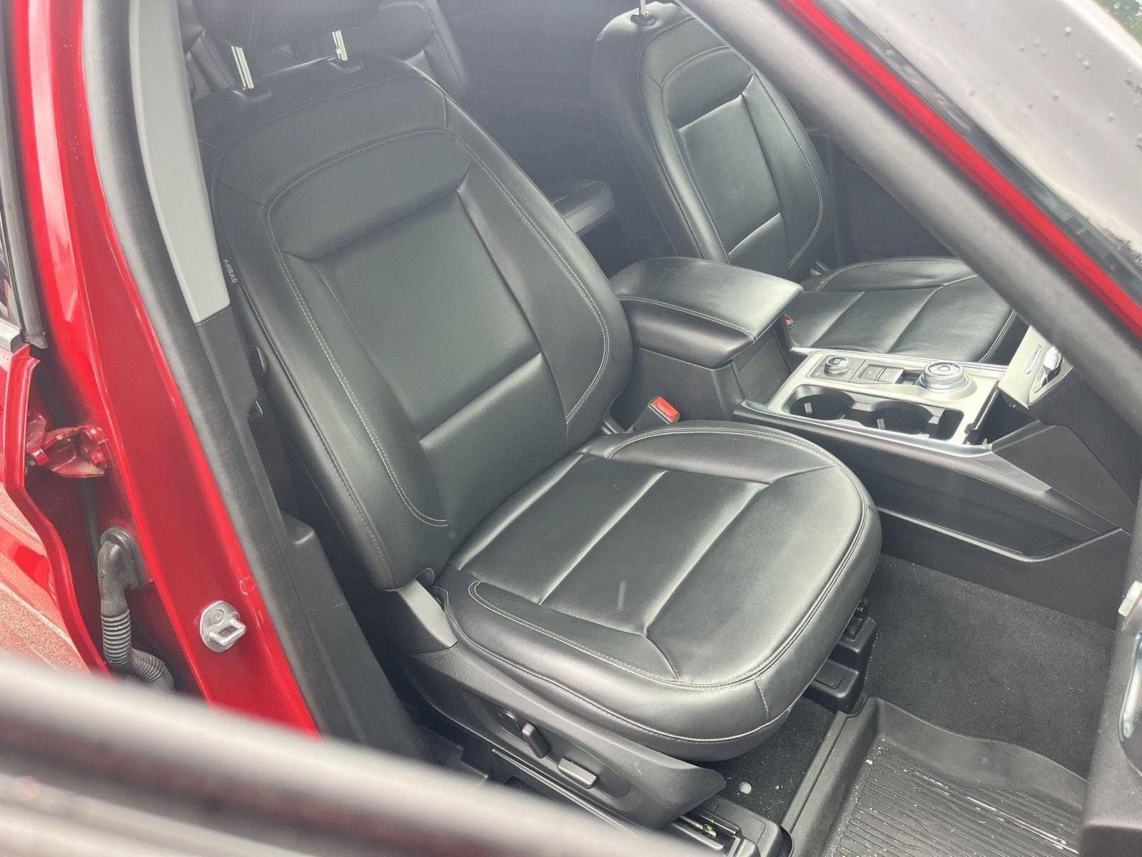 Used 2022 Rapid Red Metallic Tinted Clearcoat Ford XLT image 13