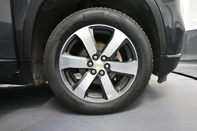 Used 2018 Gray Chevrolet 3LT image 11