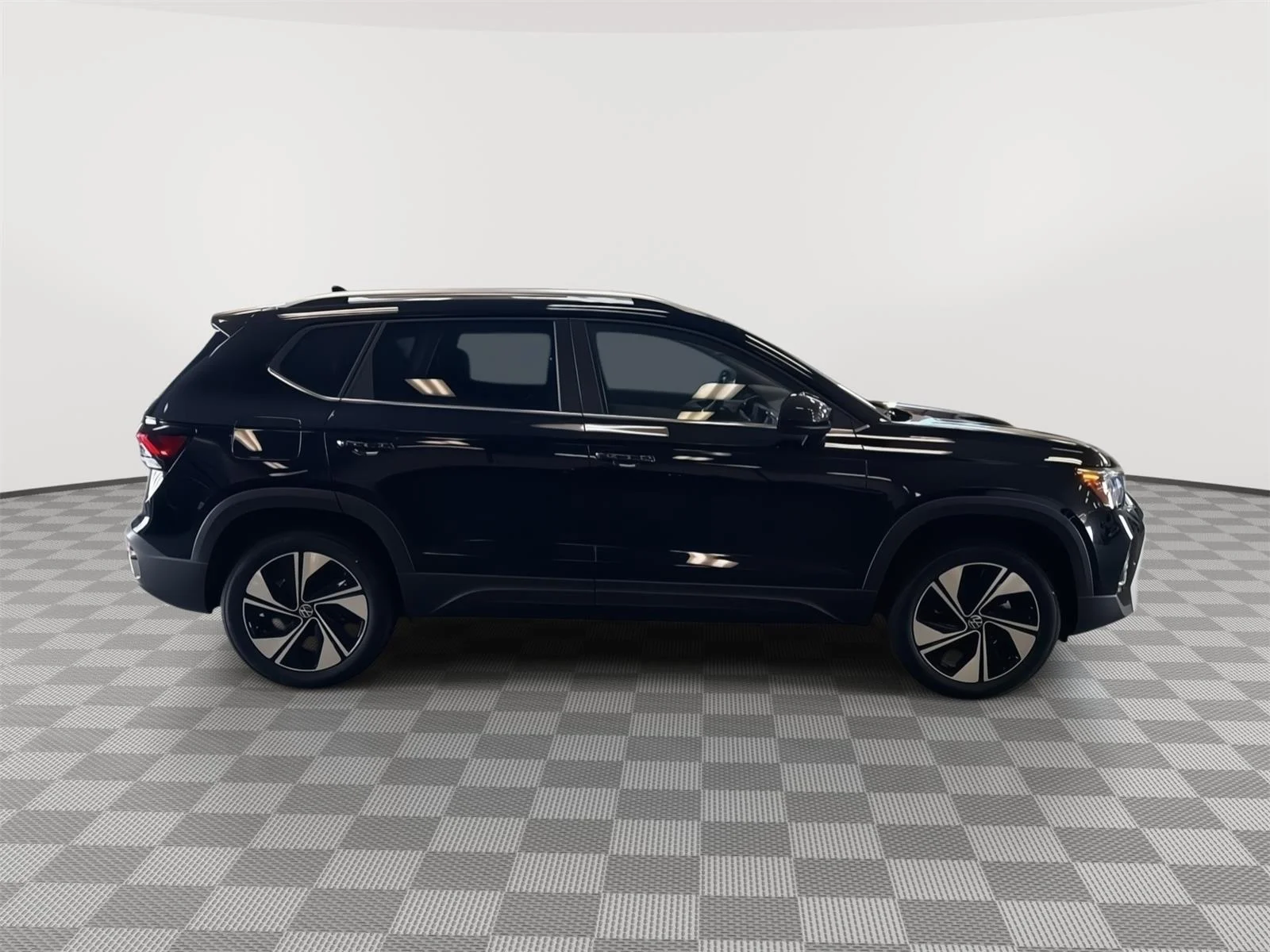 New 2026 Deep Black Pearl Volkswagen SE image 5