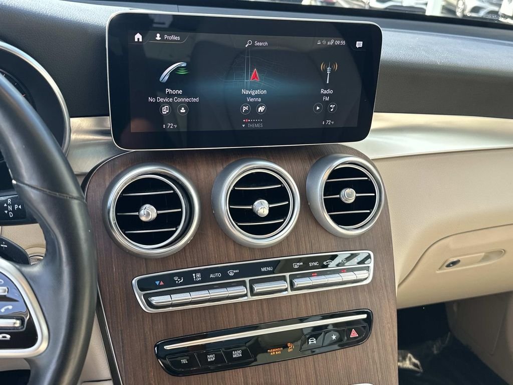 Certified Used 2022 Polar White Mercedes-Benz GLC 300 image 19