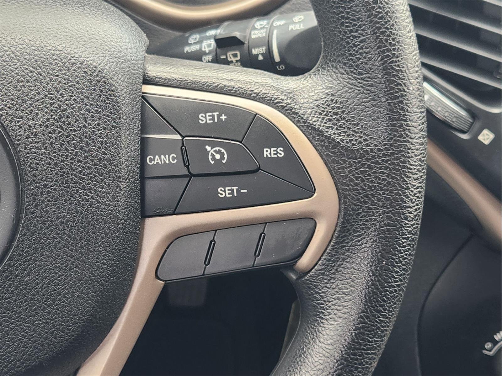 Used 2015 Bright White Clearcoat Jeep Sport image 29