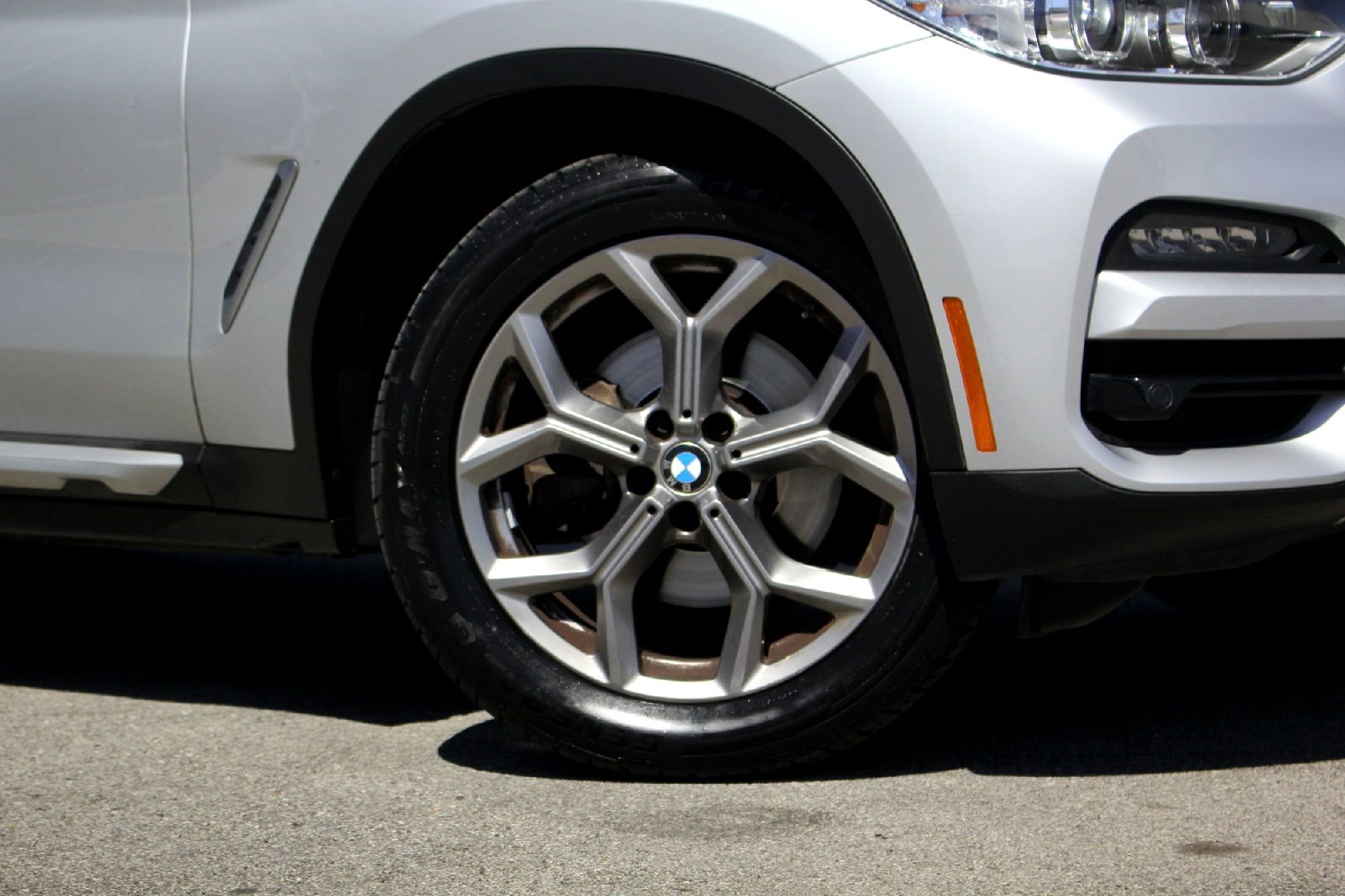 Used 2021 Glacier Silver Metallic BMW sDrive30i image 3