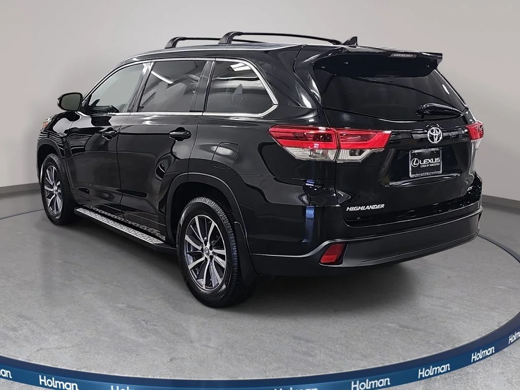 Used 2017 Black Toyota XLE image 8
