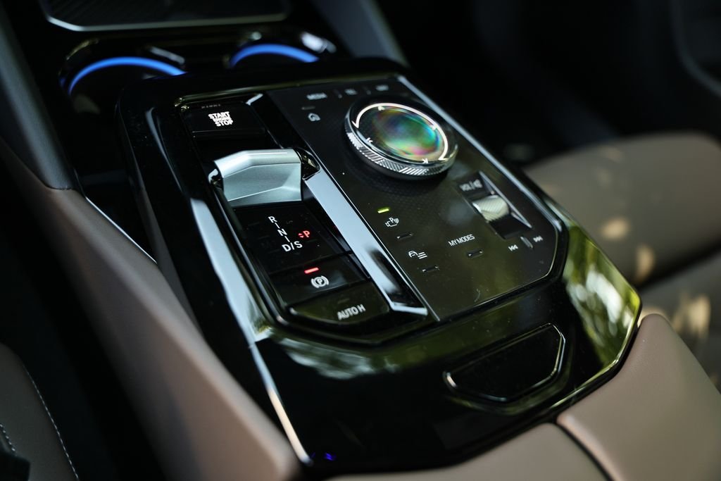 2027 BMW 5 Series 530i - Photo 38